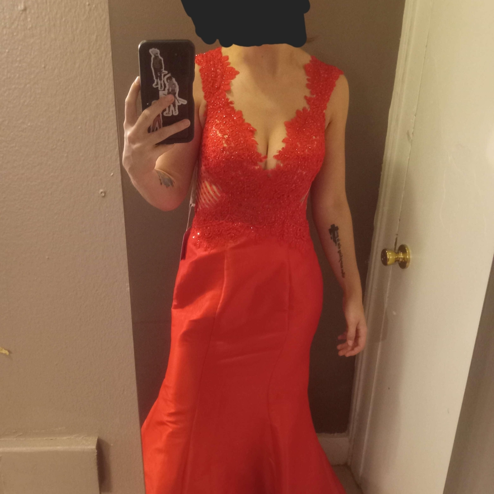 Elegant Red Lace Evening Dress